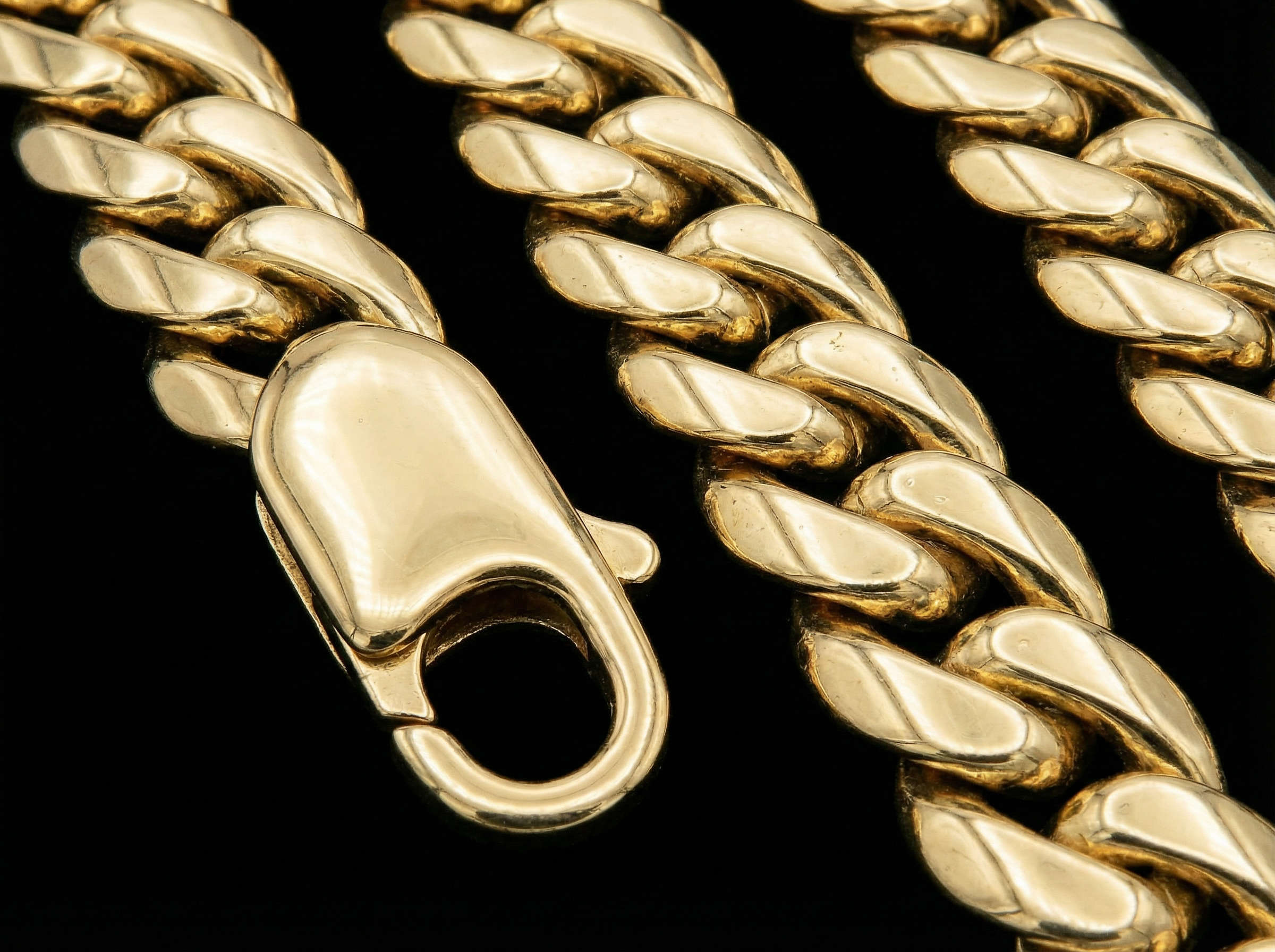 18ct Gold Cuban Chain Clasp Detail